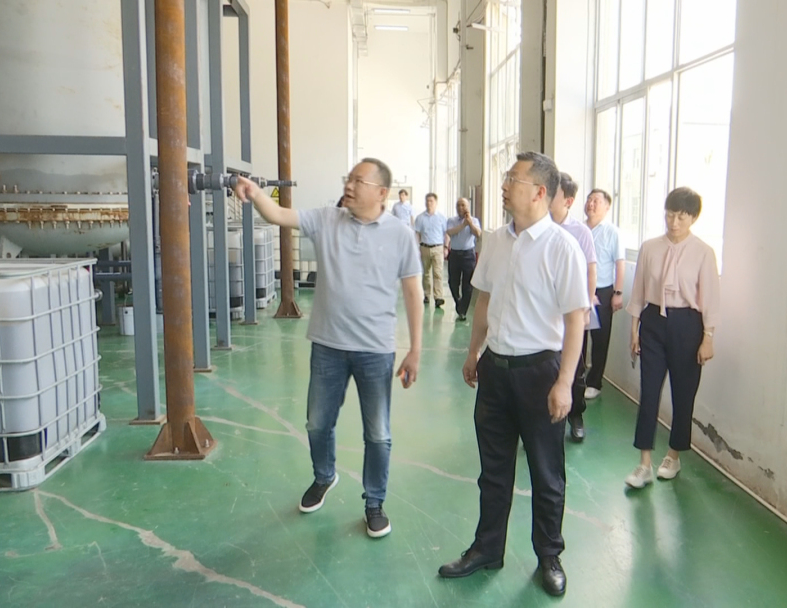 在伴随进程中，市、区带领领会到了古特生物从建立公司研发生物分解手艺到此刻具有三座出产基地这十二年来的的成长进程，CEO秦永发对古特生物的出产近况及将来成长计划也作了具体申明。